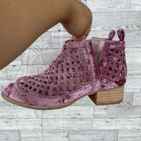 Jeffrey Campbell Taggart Booties in lush blush velvet size 8.5 - Picture 10 of 13